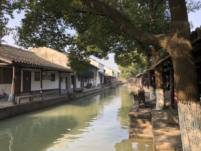 安昌古镇的桥 wKgIC1xO3EuAUdYGAA-T-OHS9lA10.jpeg?imageView2%2F2%2Fw%2F680%2Fq%2F90%7CimageMogr2%2Fstrip%2Fquality%2F90