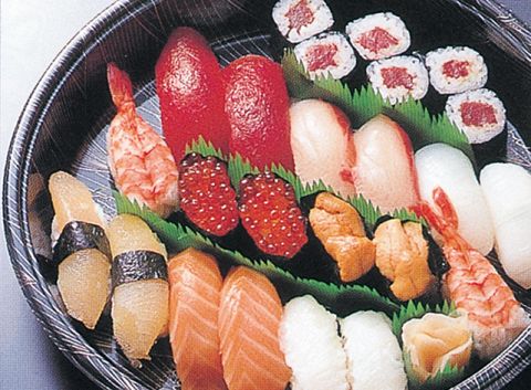 东京美食-若贵回转寿司(池袋东口店)