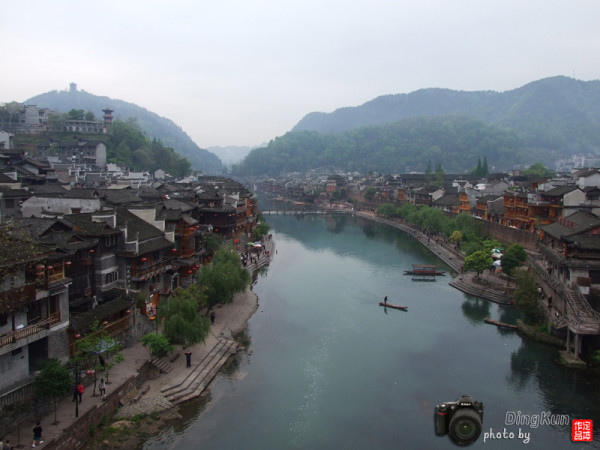 中国最美小镇旅游 wKgBm07DC8me7-mQAAVkHhImwCc56.jpeg?imageView2%2F2%2Fw%2F600%2Fq%2F90%7CimageMogr2%2Fstrip%2Fquality%2F90