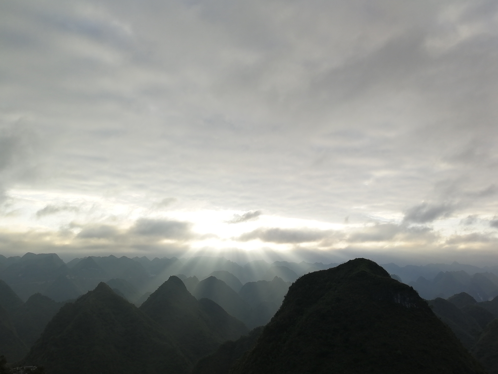 【大化 都安】七百弄上观山海，地下河外看天窗