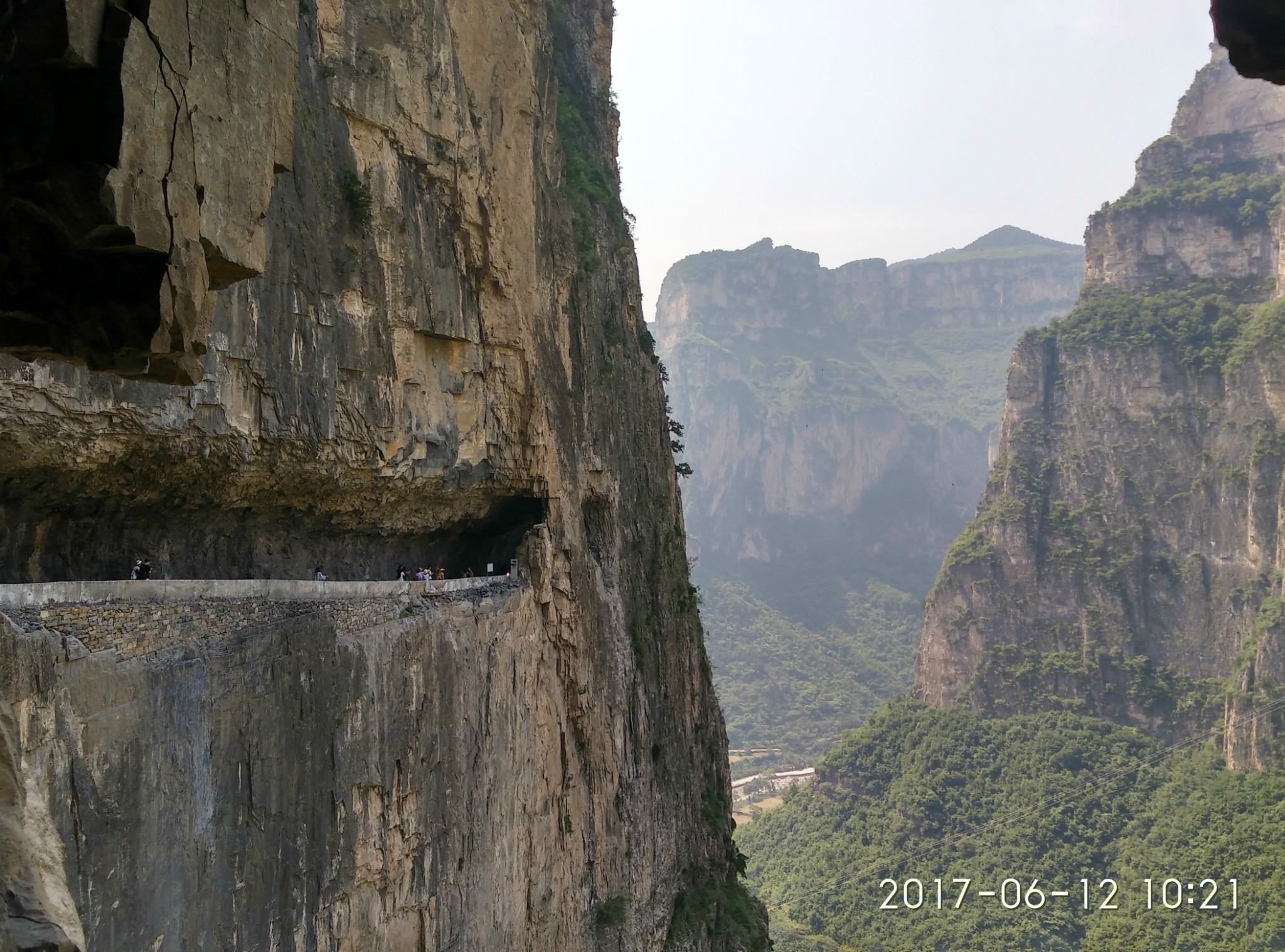 魏巍太行山之山西平顺县：挂壁公路山险，通天...