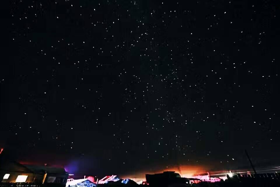 北红村夜晚星光璀璨