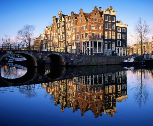 芬兰荷兰9日情侣蜜月极光主题定制(岩石大教堂