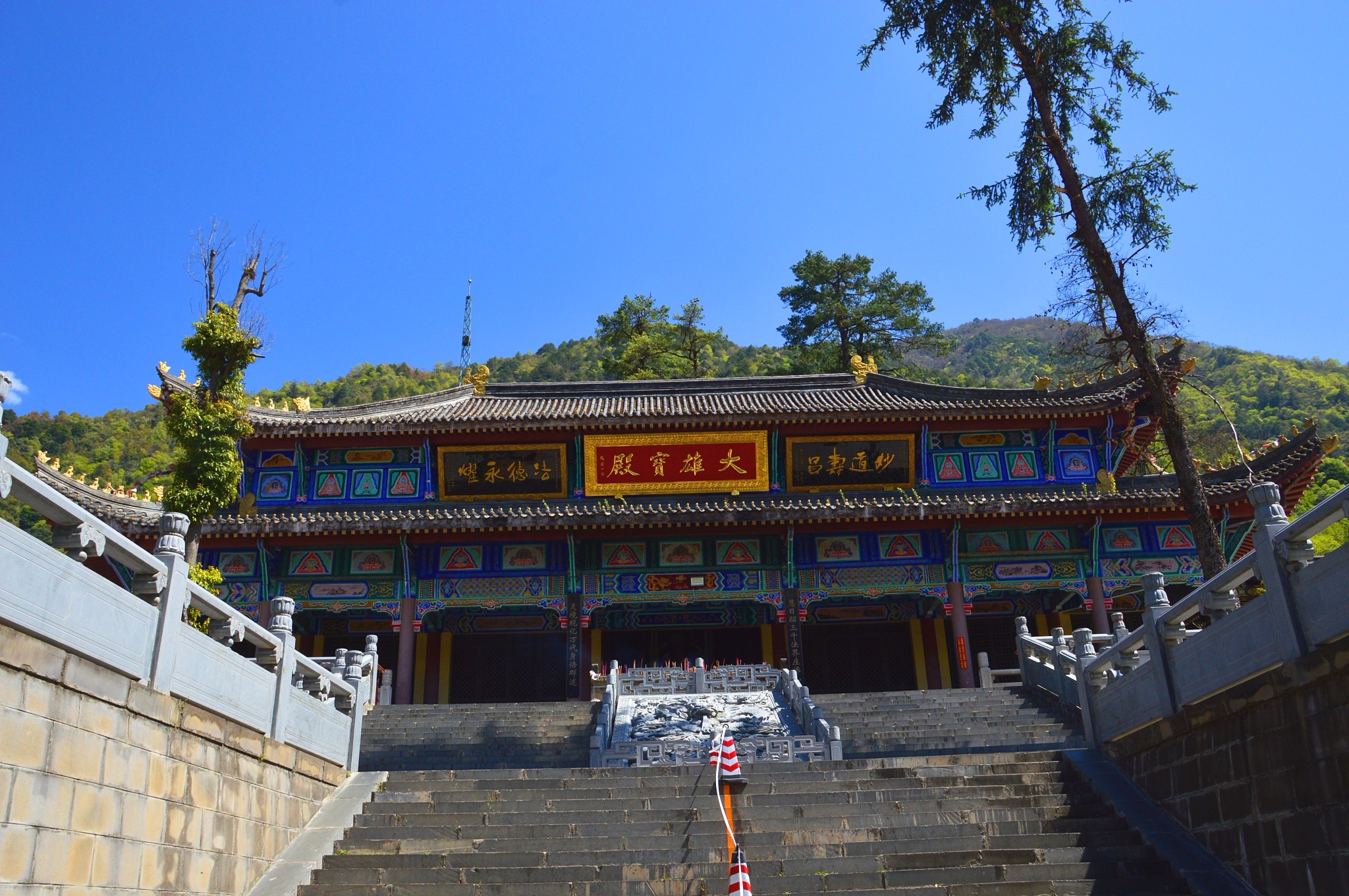 冕宁彝海—灵山寺景区      