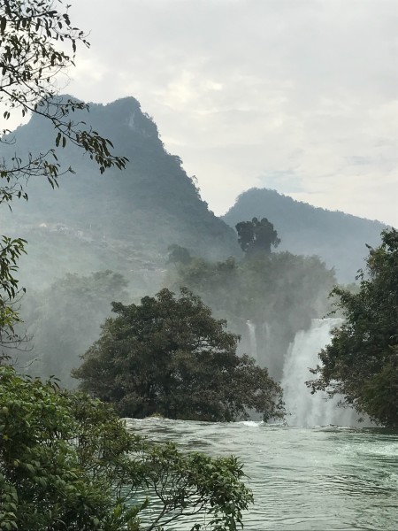 跨国瀑布德天瀑布最新视频 wKgBZ1oCx4SASJenAA8hi_QOtvY92.jpeg?imageView2%2F2%2Fw%2F600%2Fh%2F600%2Fq%2F90