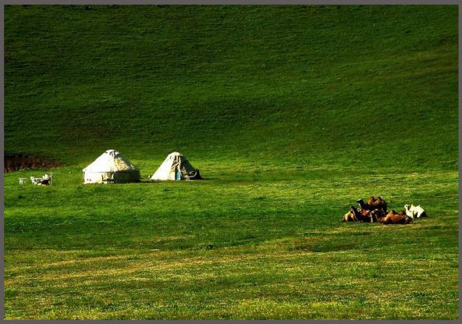 新疆必去草原景点推荐——阿贡盖提草原石人哈萨克民族文化园