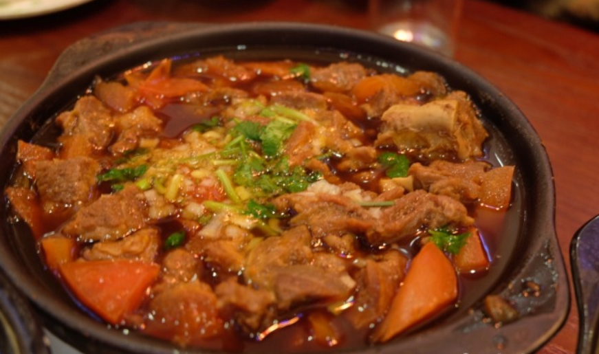 漠河美食-太阳红砂锅吊炉饼