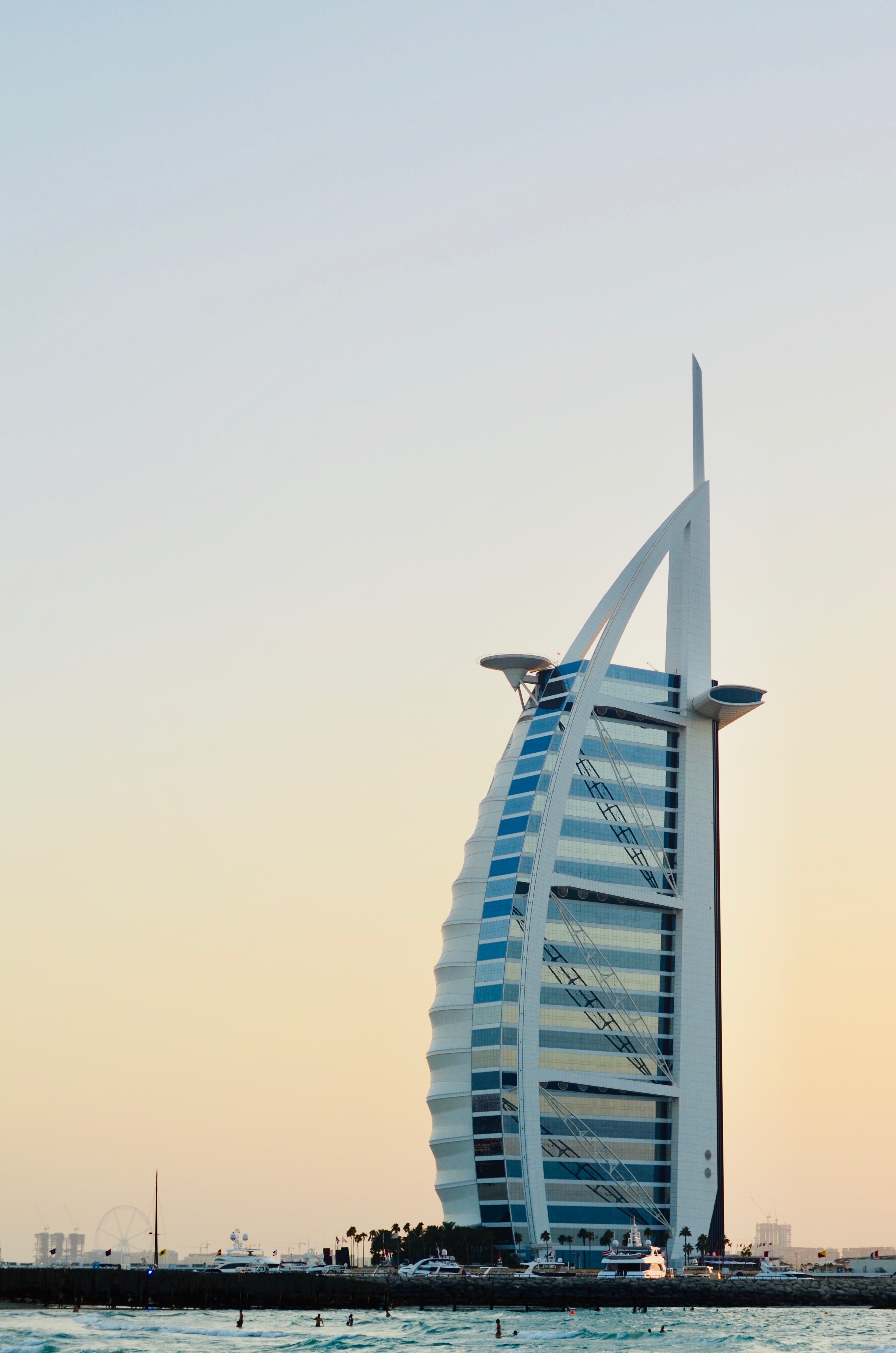 迪拜美食-Beachcombers