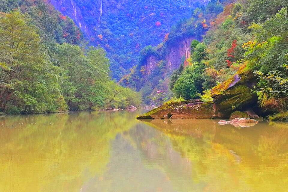 小巫峡，在万山红遍之中