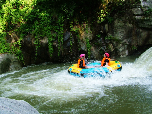 夏季热销特惠/大连冰峪沟优胜美地漂流一日游,炎炎夏日之下的清凉湿身