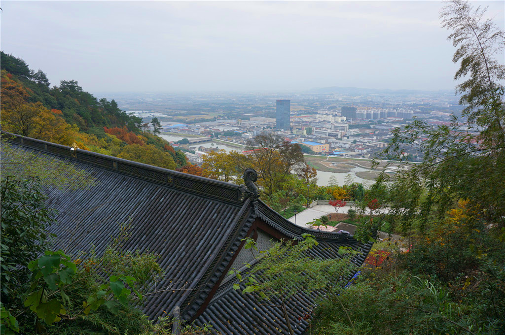 清水庵 返回到白雀寺前,走下山路去清水庵.