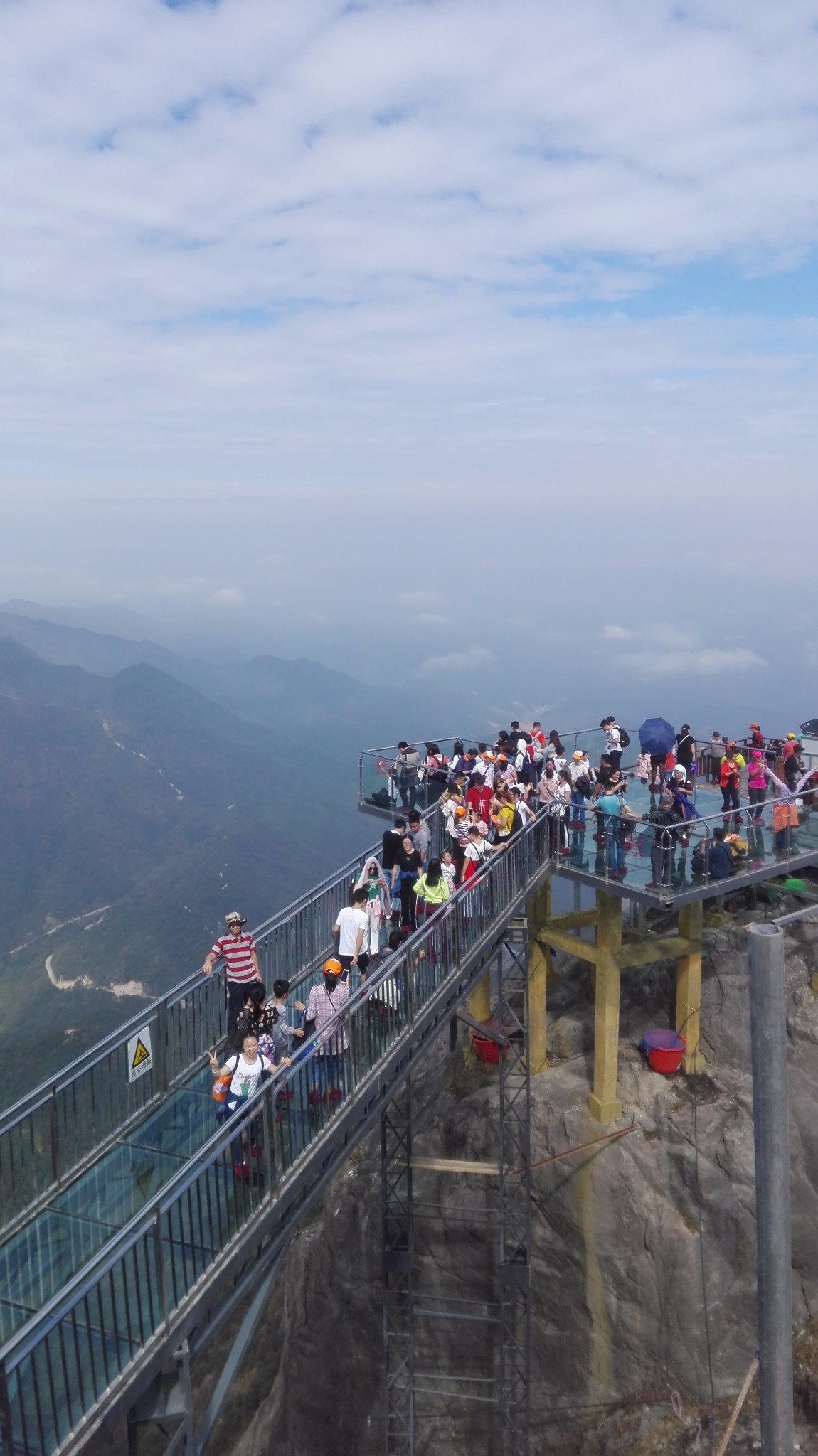 无限风光在险峰… 2017挑战金子山玻璃栈道