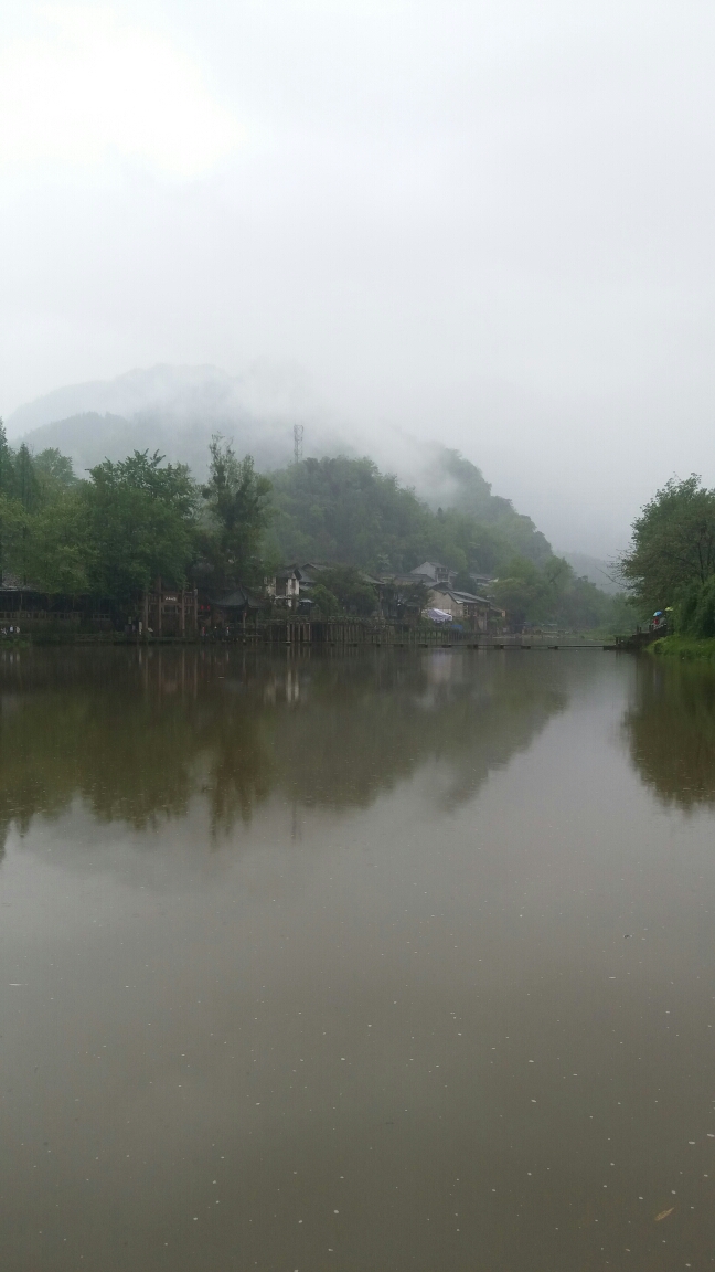 远山青黛烟雨朦胧