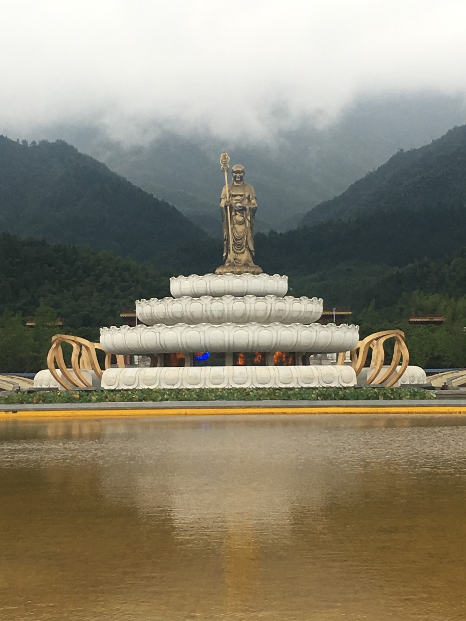 9月28日 九华山雨中徒步铜佛 花台 天台 九华街之旅
