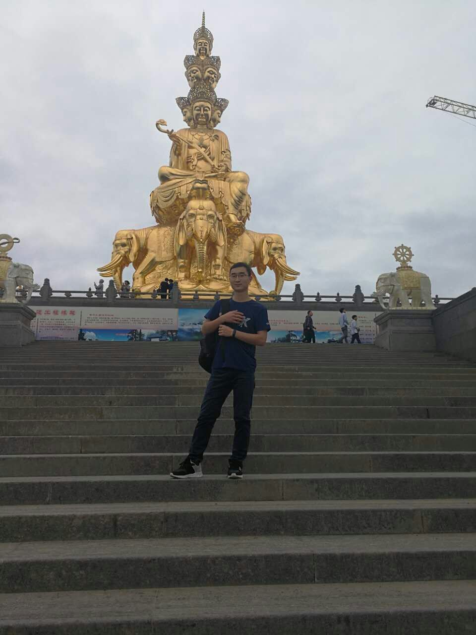 六月峨眉山金顶夜晚温度