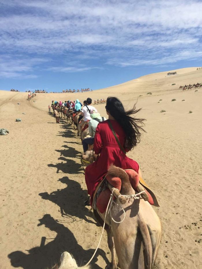 国庆去敦煌跟团还是自由行好?可以穿裙子吗?