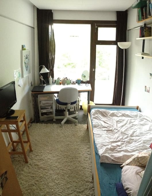dorm room, univerisity   bike!