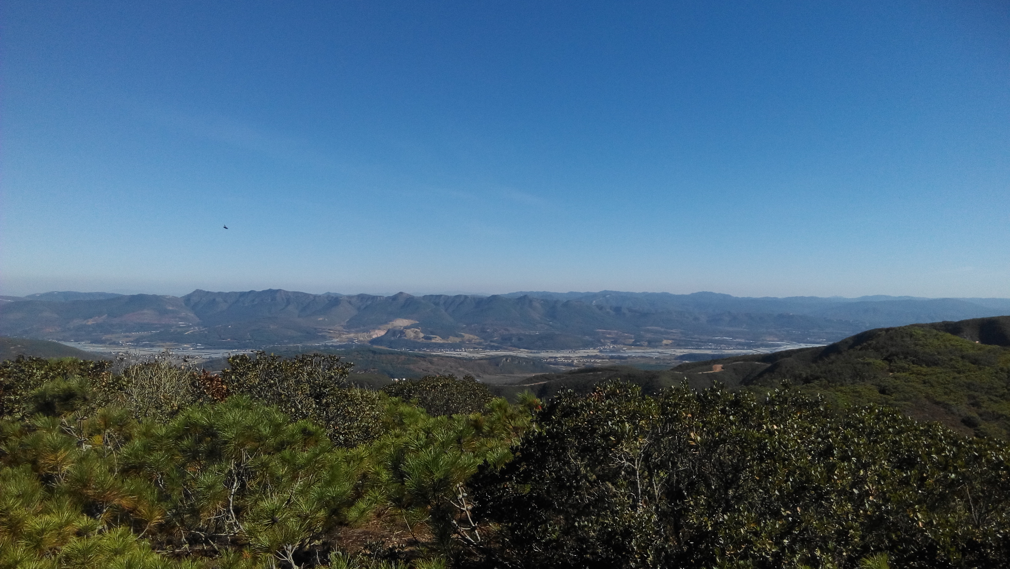 昆明安宁最高峰黑风山海拔2617米.