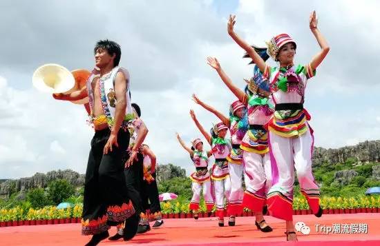 石林彝族大三弦舞是彝族文化中最富特色的舞蹈之一,被列入第二批国家