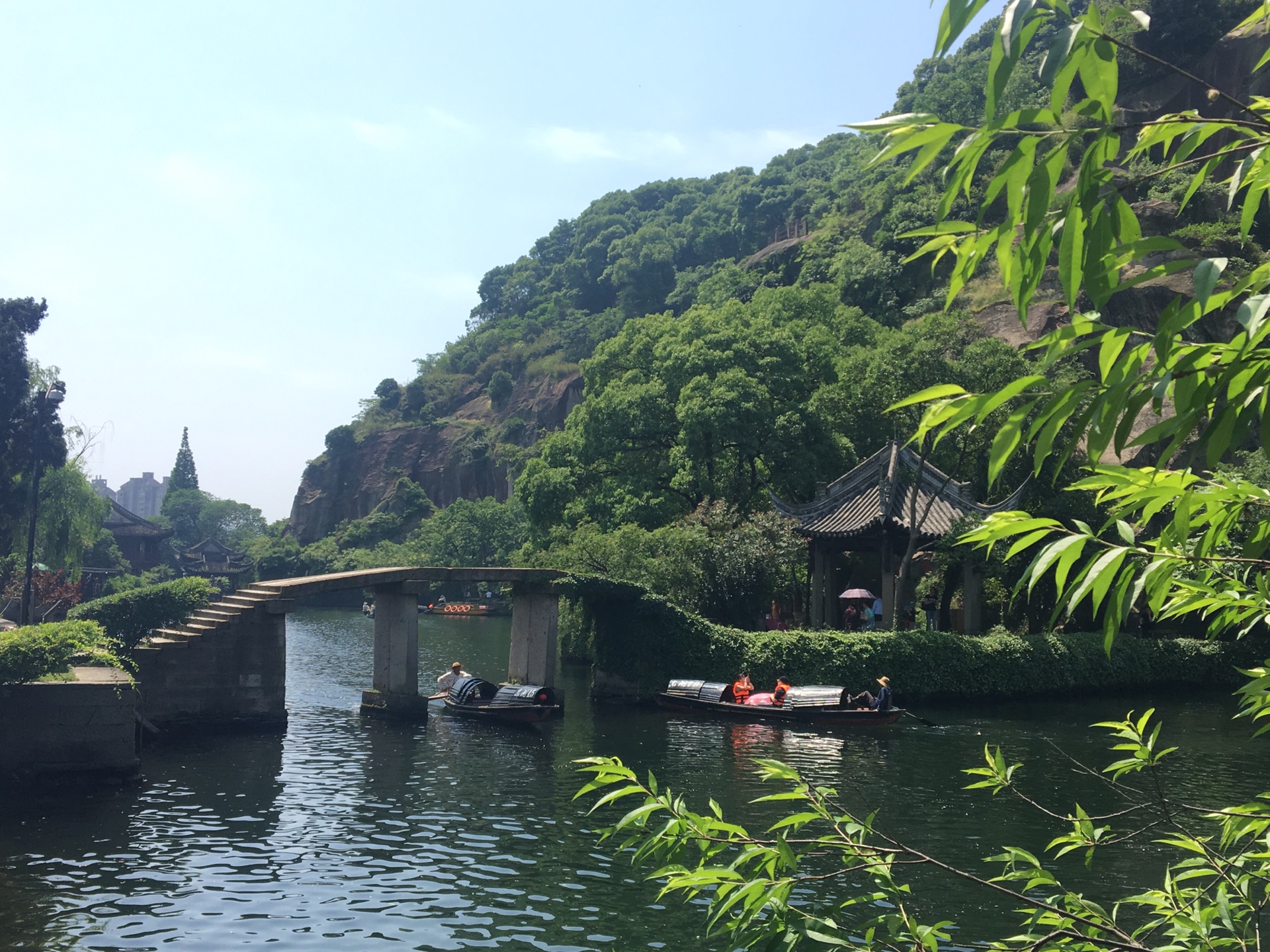 绍兴东湖风景区       