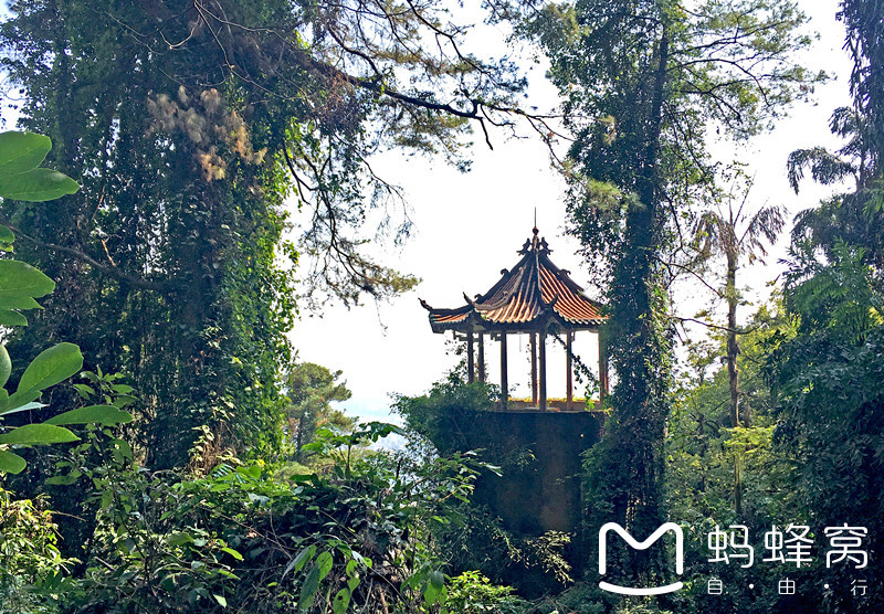 龙华寺 观音岩 三星殿 半山亭  西山的亭子不算太多,都有一定年岁,有