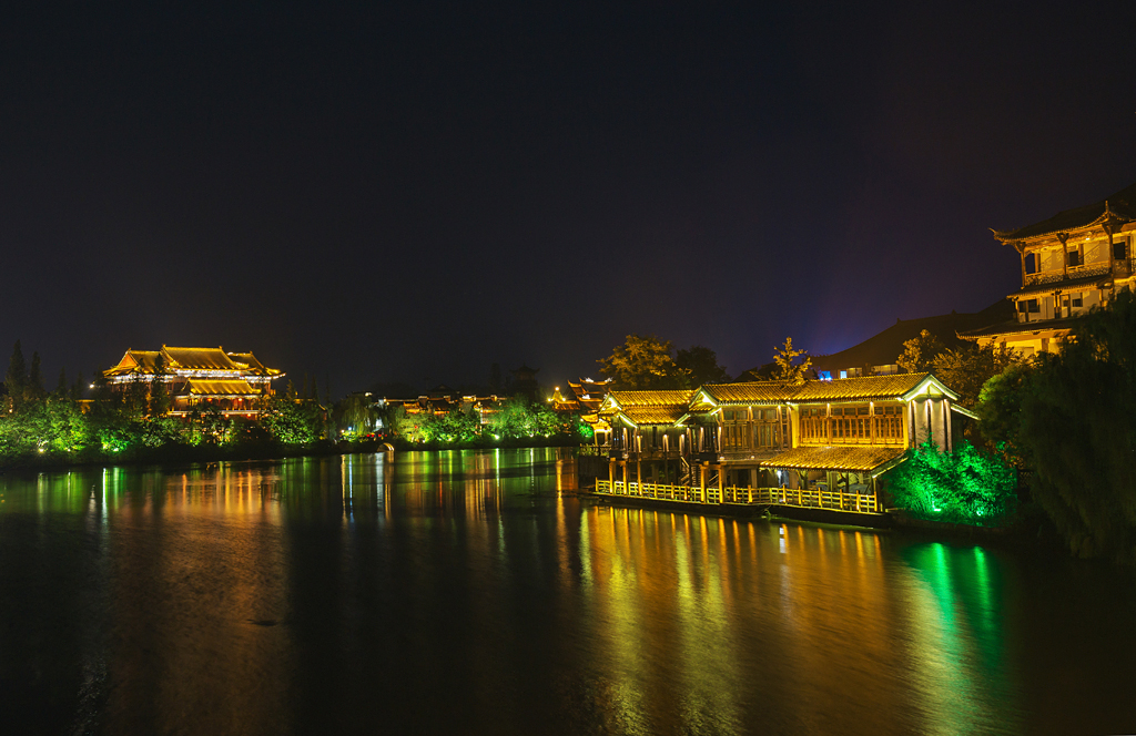 台儿庄古城夜景美如画没看过等于白来