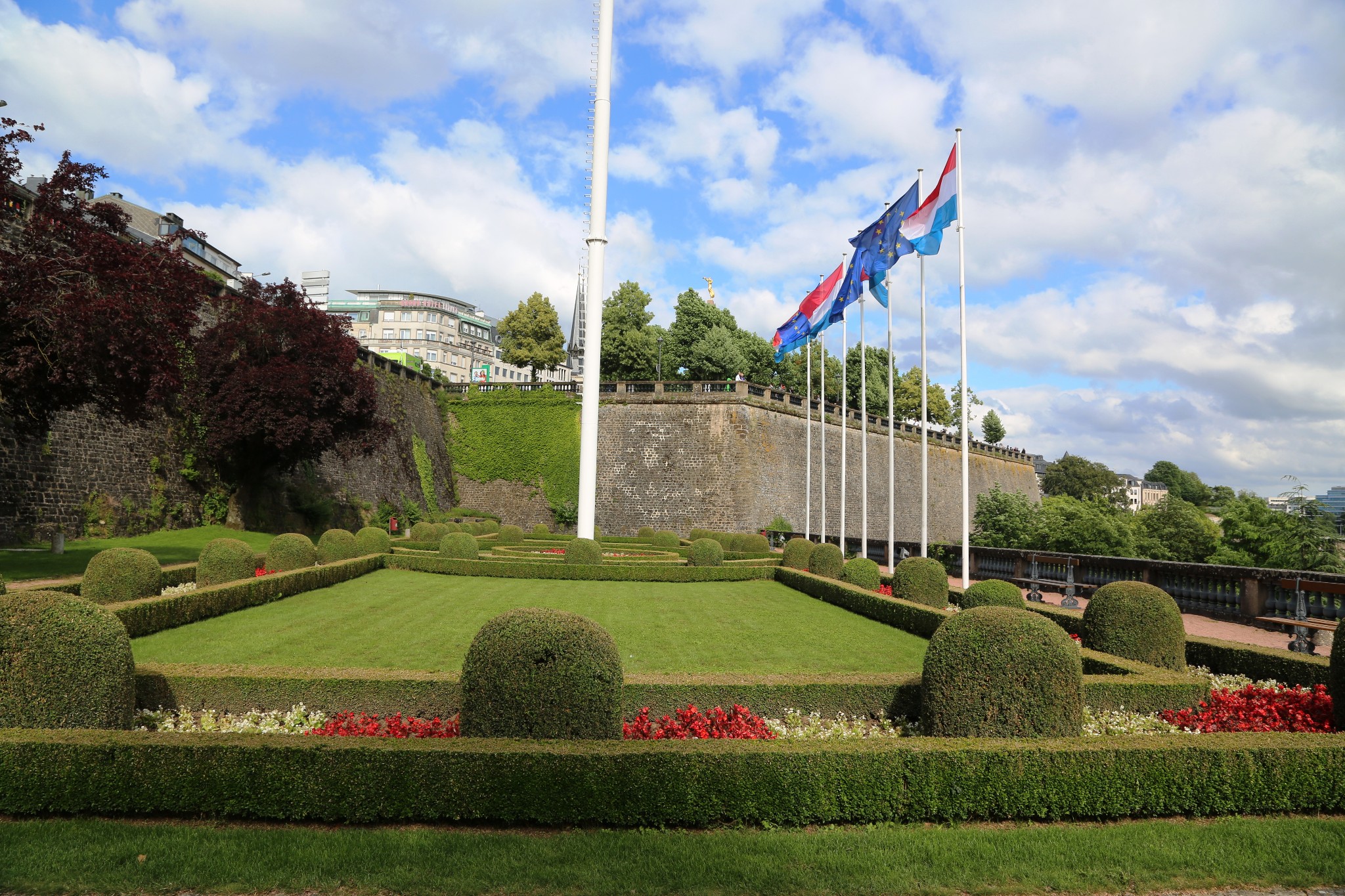 冰岛荷比卢德国科隆行之三十 ------ 游览卢森堡佩特罗斯峡谷，阿道夫桥，大公馆，市区观光_游记