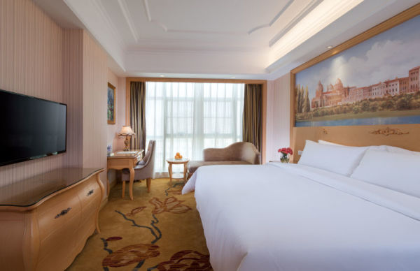 什么酒店不能去 wKgBEFrlZuuAWjylAAFE3IjXdGc25.jpeg?imageView2%2F2%2Fw%2F600%2Fh%2F600%2Fq%2F90