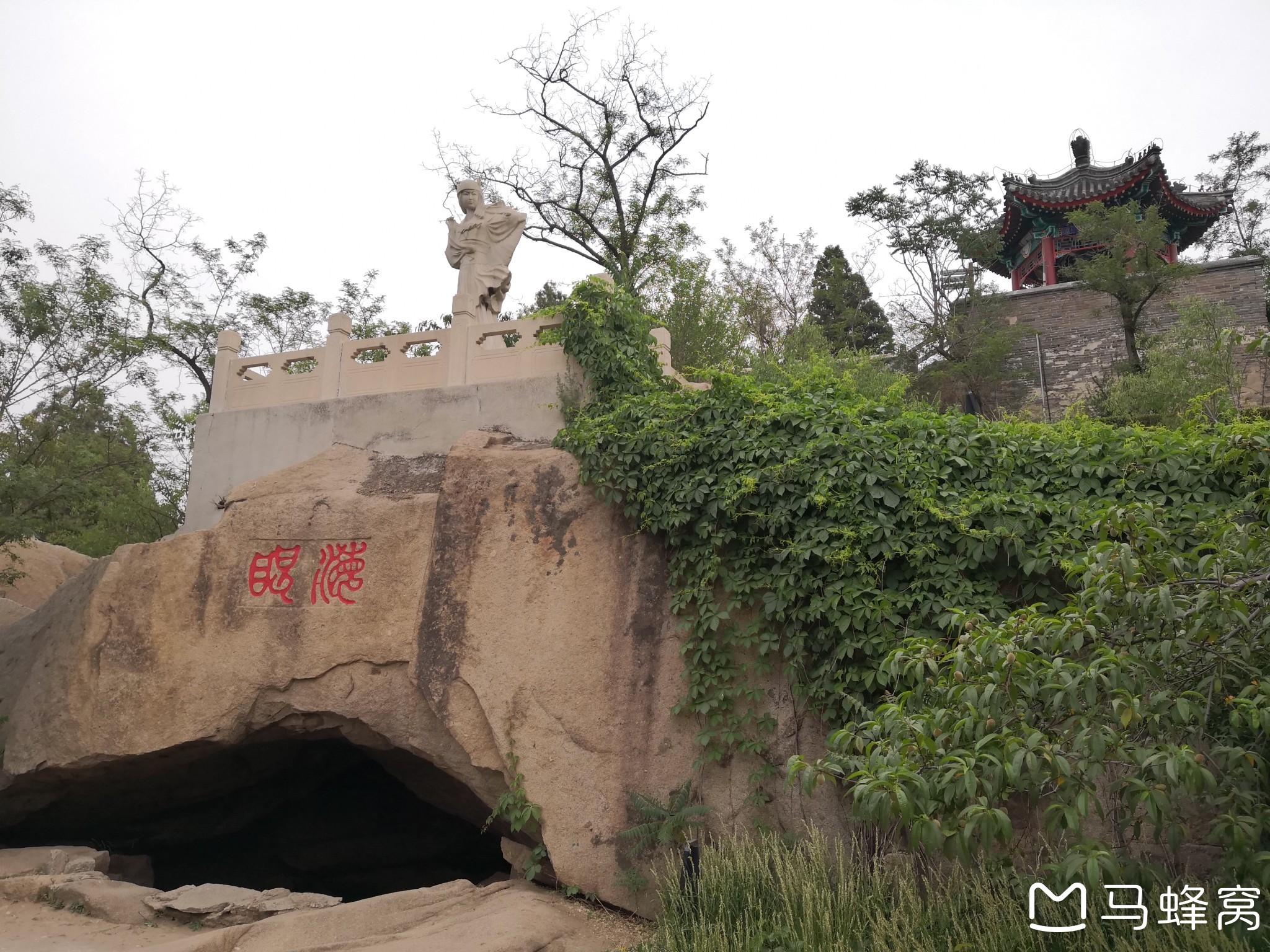 贞女祠 孟姜女殿,天下第一奇联 观音殿 望夫石和振衣亭 凤凰山 六角