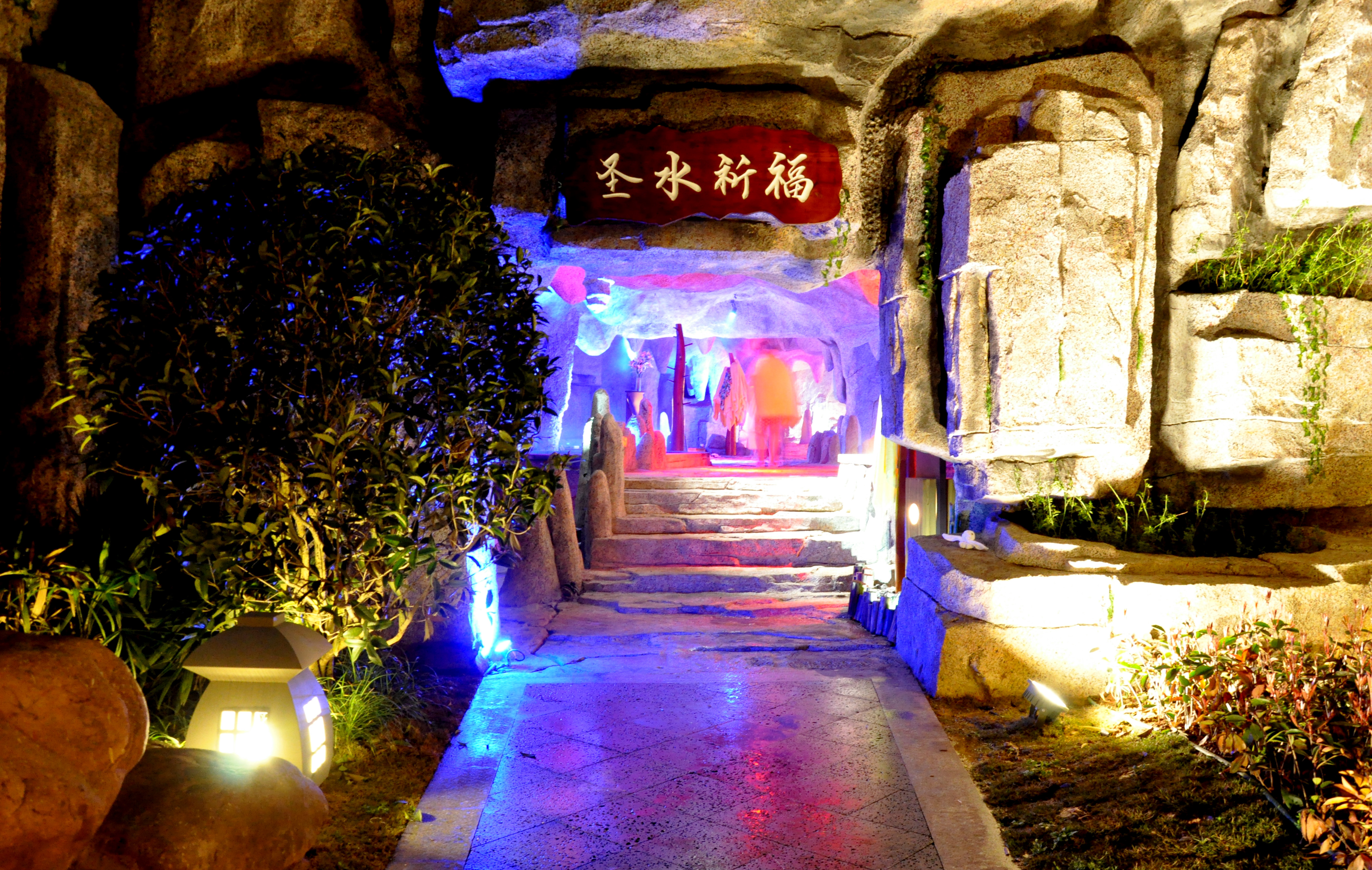 万象温泉四大特色 特色1 主要分为温泉酒店,温泉中心,万象泉苑,马垅
