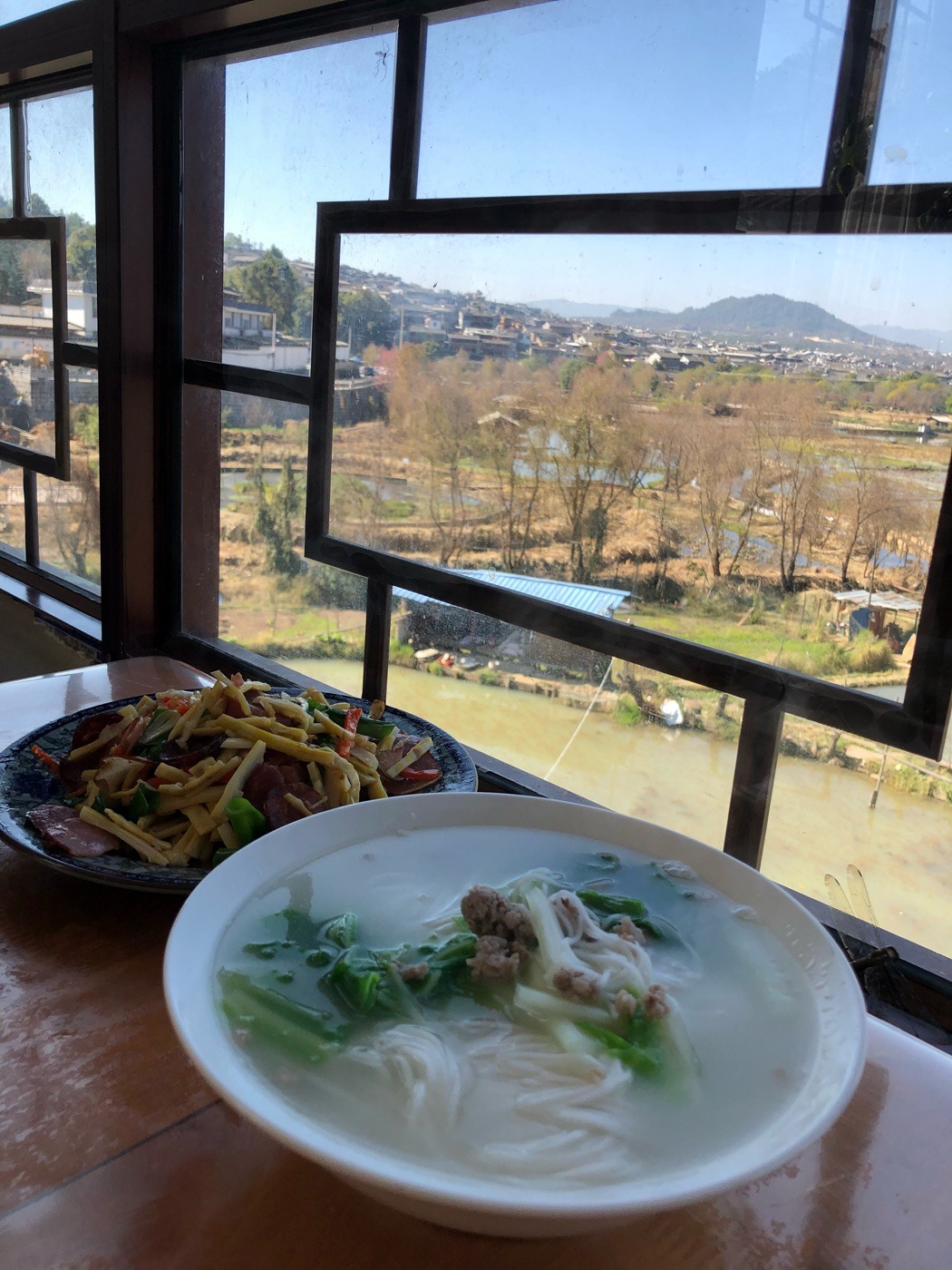 腾冲美食-秀荷庭院餐馆