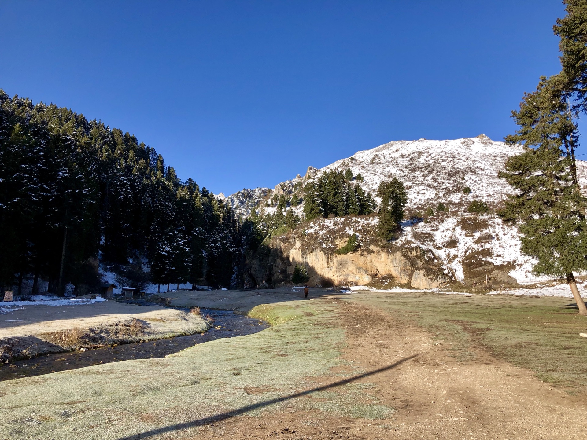凡是遥远的地方，都有一种诱惑，不是因为美丽，不是因为距离，而是因为我那颗猎奇的心，躁动不安。_游记