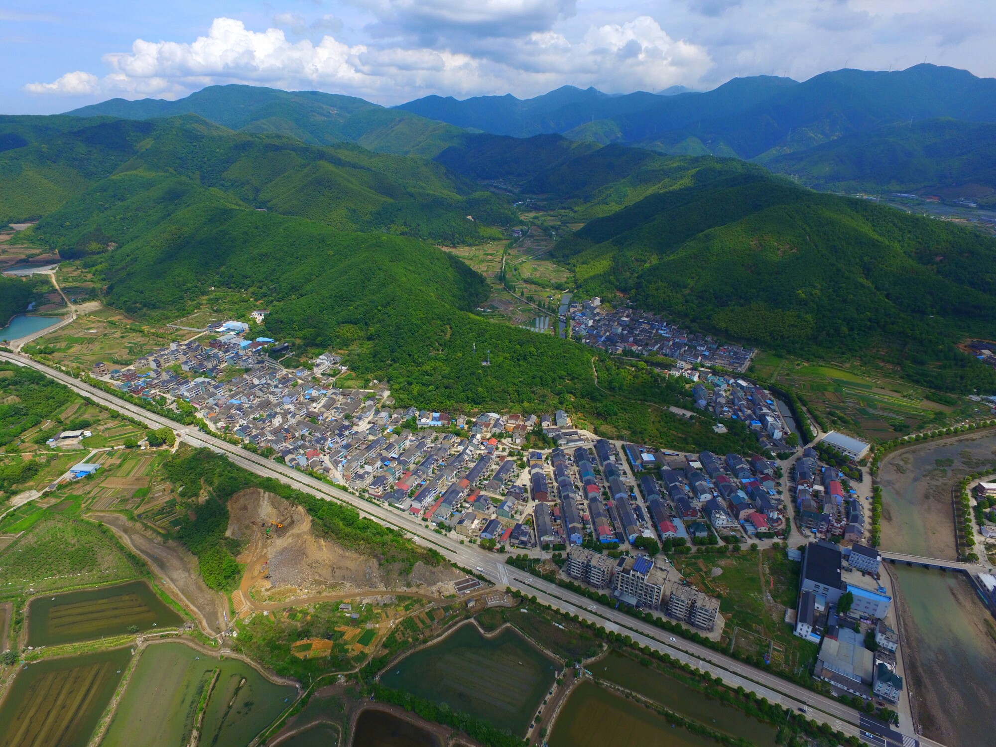 大佳何村人口_大佳何团联村