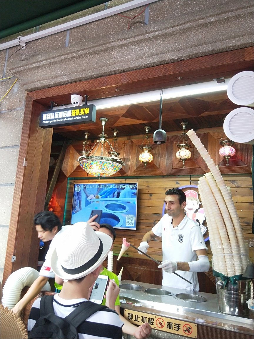 疯狂猜成语言腿天_看图猜成语