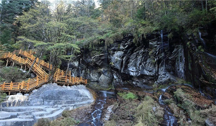 长白山中朝边境十五道沟望天鹅风景区一日游松江河镇或万达度假区起止