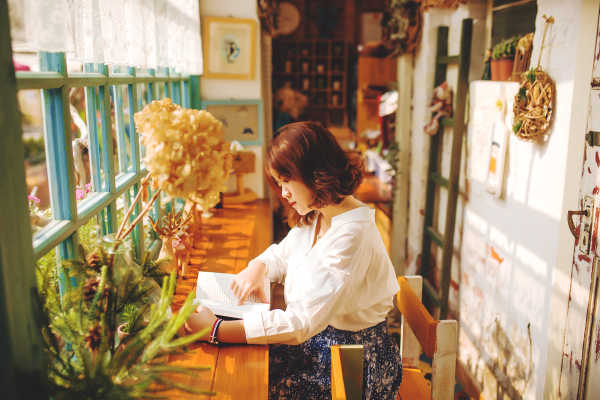 咖啡馆拍照姿势横屏 wKgBEFs-y5eAGY0qABdP4Fr2NVg93.jpeg?imageView2%2F2%2Fw%2F600%2Fq%2F50