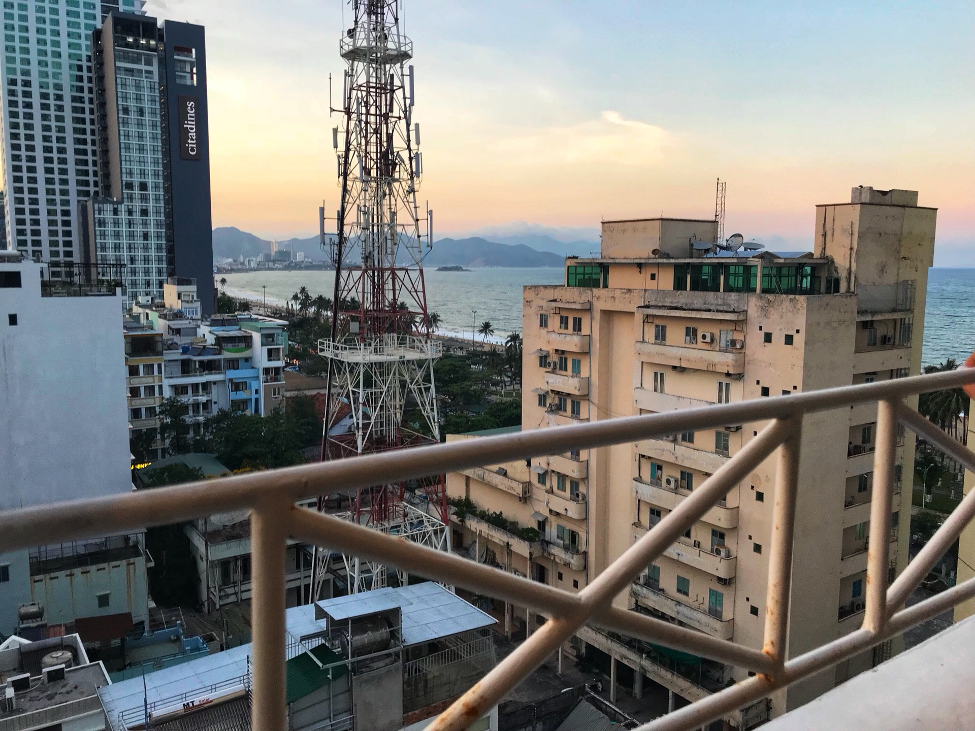 芽庄美食-Azura Restaurant & Hotel