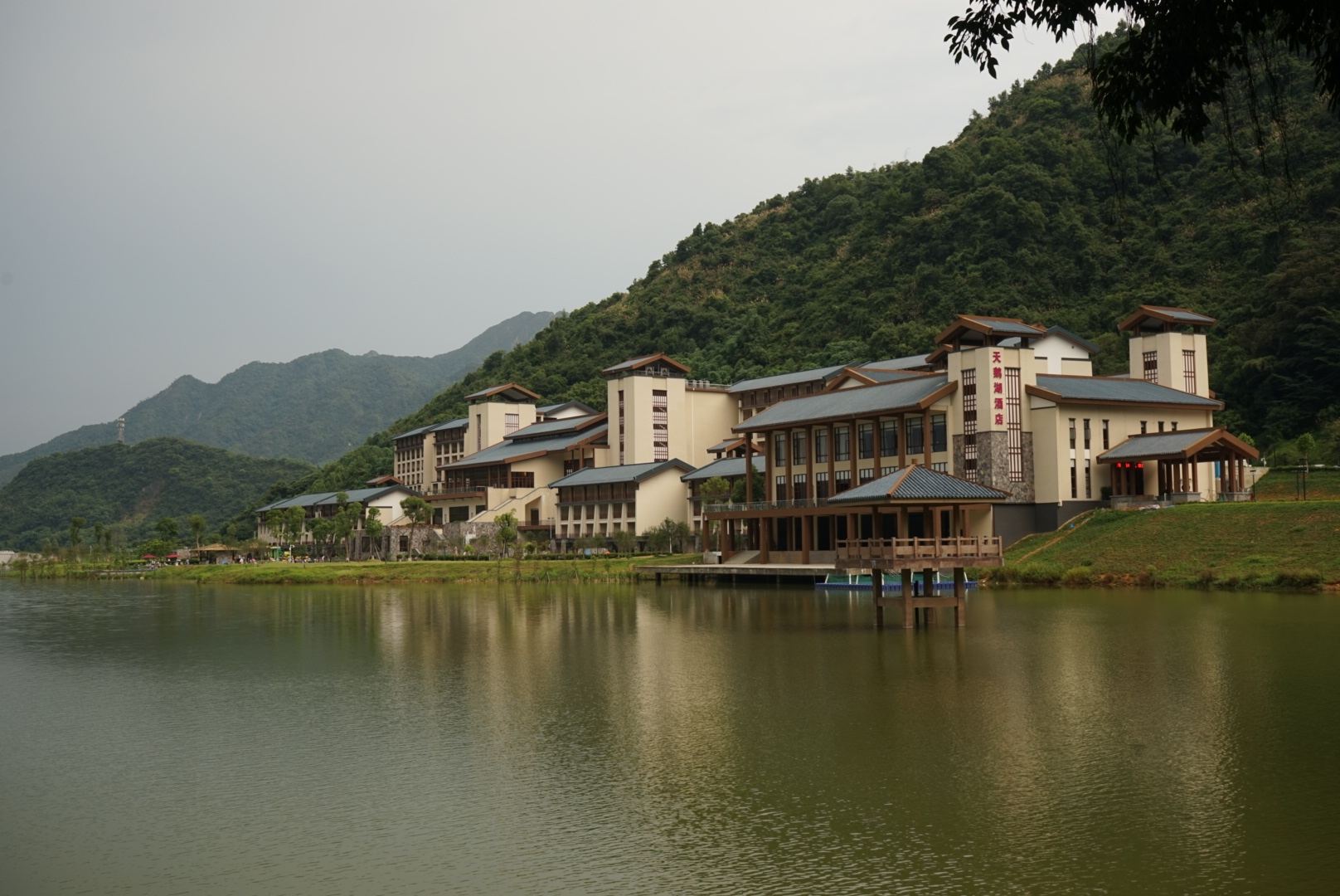 避暑去……英德宝晶宫天鹅湖度假村,英德旅游攻略