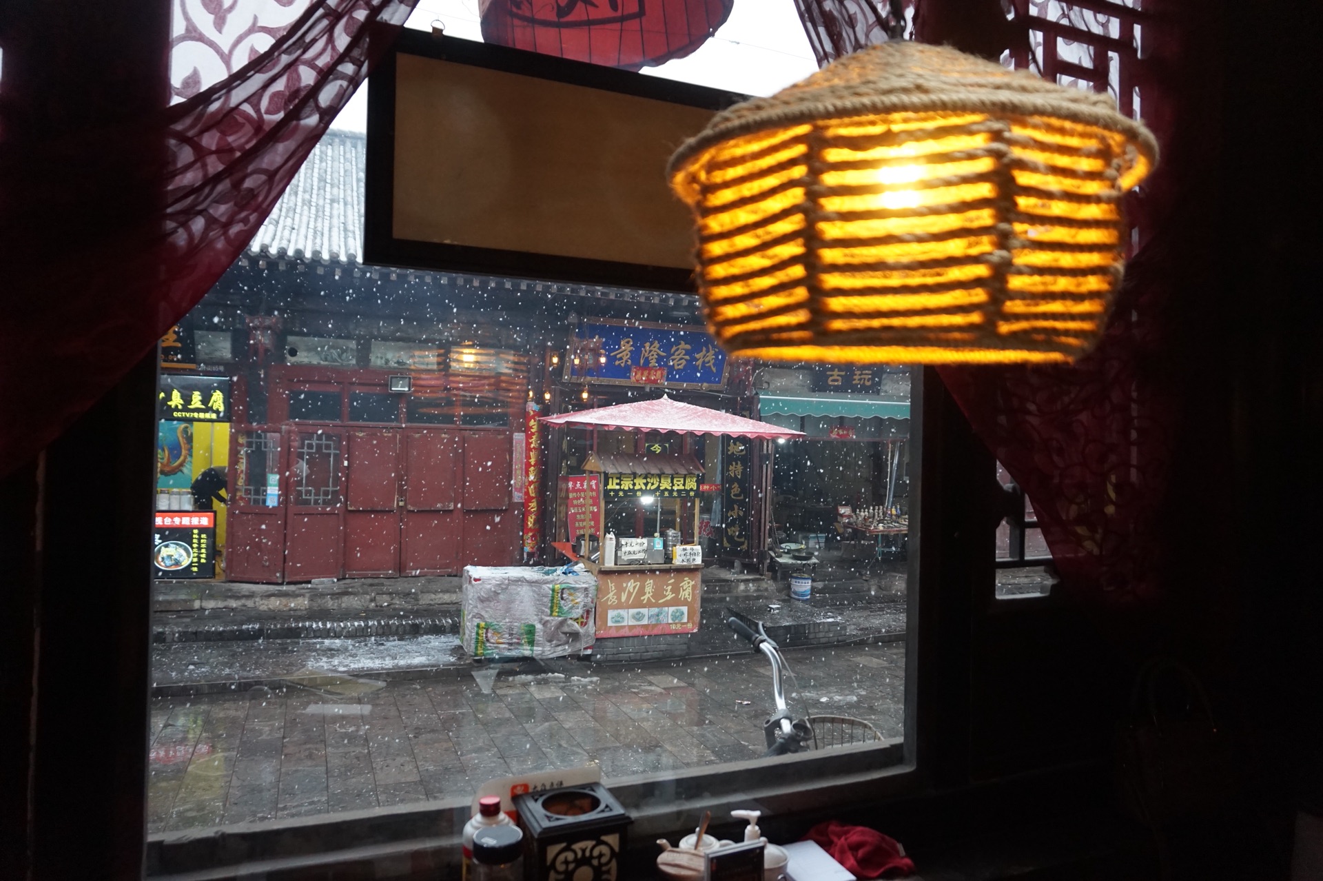 【给周末一张附近的车票】雪花飘落中的平遥