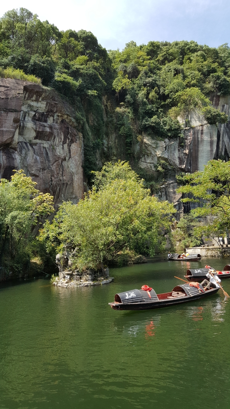 绍兴东湖风景区       