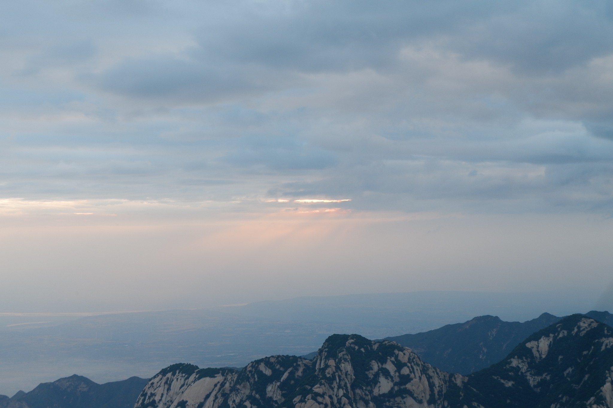 西峰总人口_华山西峰