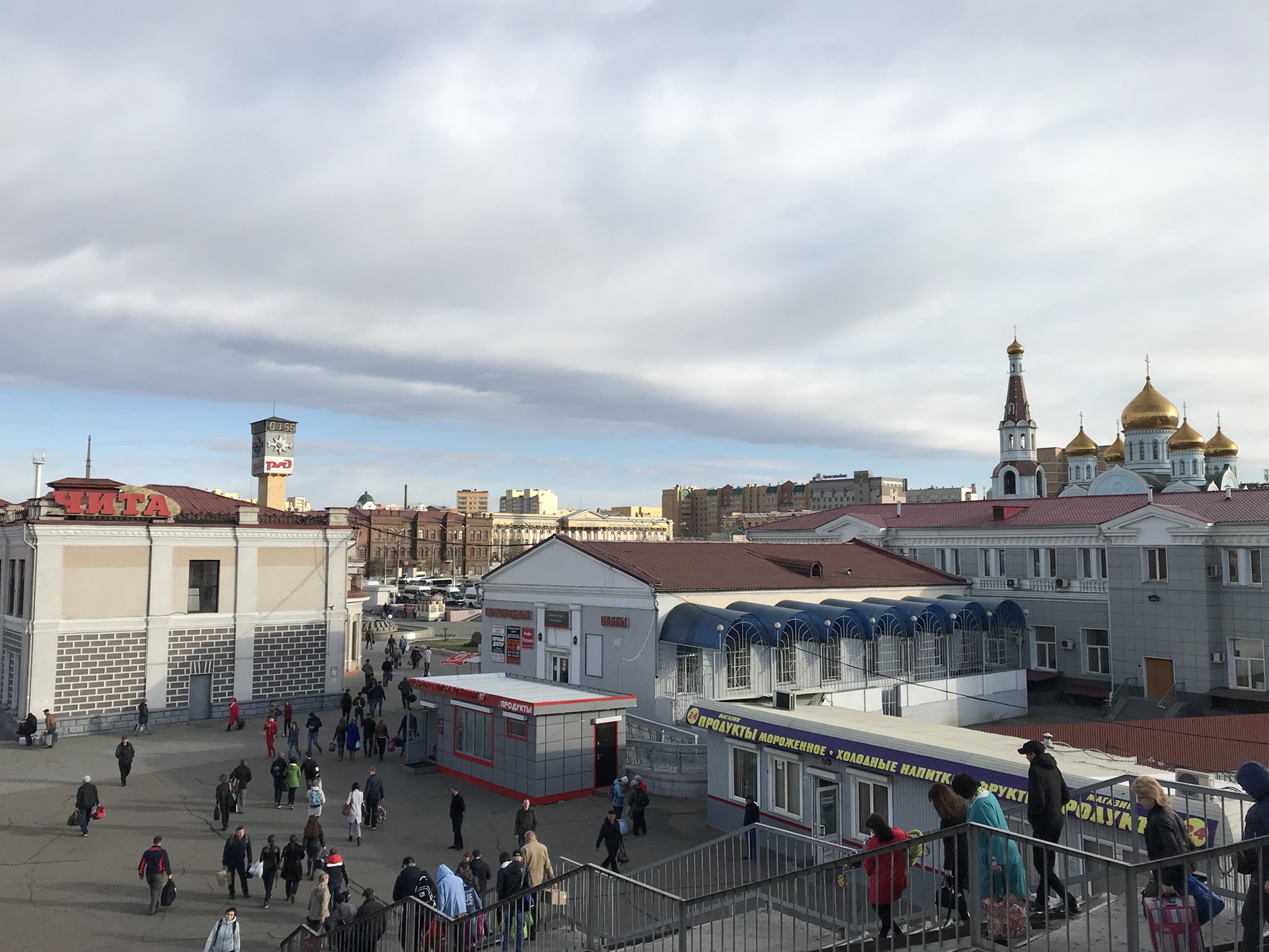 去俄罗斯赤塔的列宁广场喂鸽子(2018年五一难忘的俄罗斯赤塔之行)
