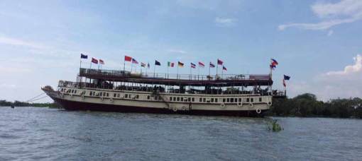 暹粒TaraRiverBoat日暮游湖|别墅日暮船上晚庐江夕阳孔雀金图片