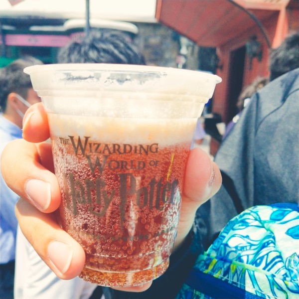 什么是黄油啤酒 wKgBEFsggcWAArbzABZPpXA4rGA35.jpeg?imageView2%2F2%2Fw%2F600%2Fh%2F600%2Fq%2F90