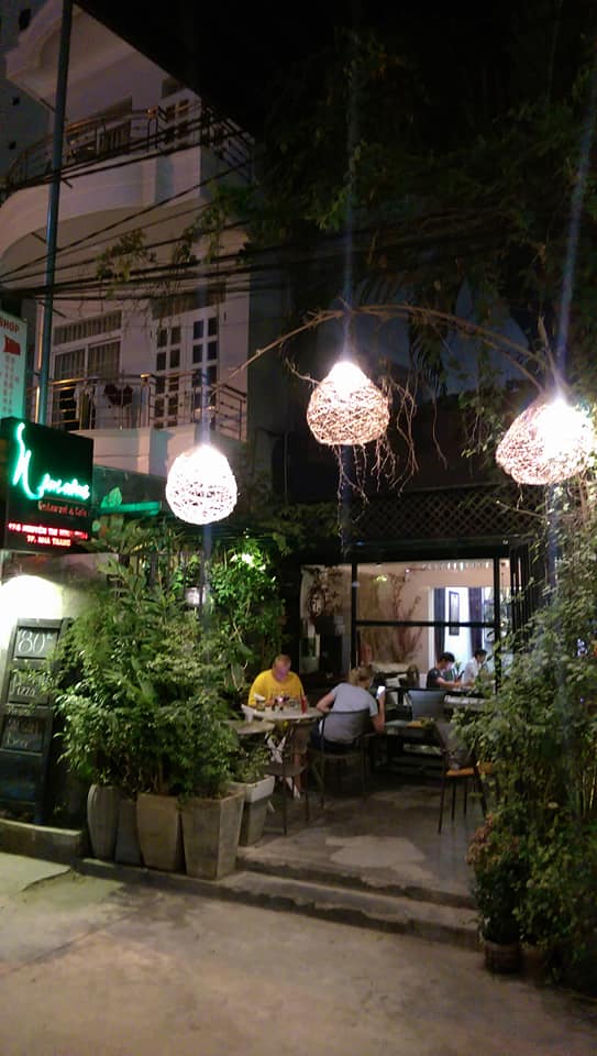 芽庄美食-Nom Nom Restaurant & Cafe