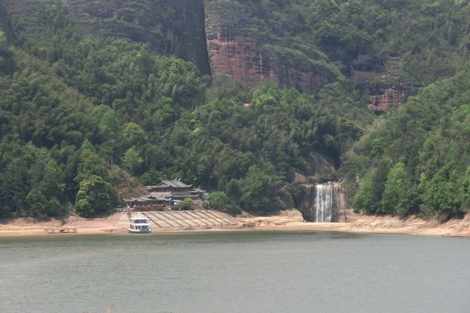 借得龙虎山，端来千湖水；妆点我泰宁，那叫美...