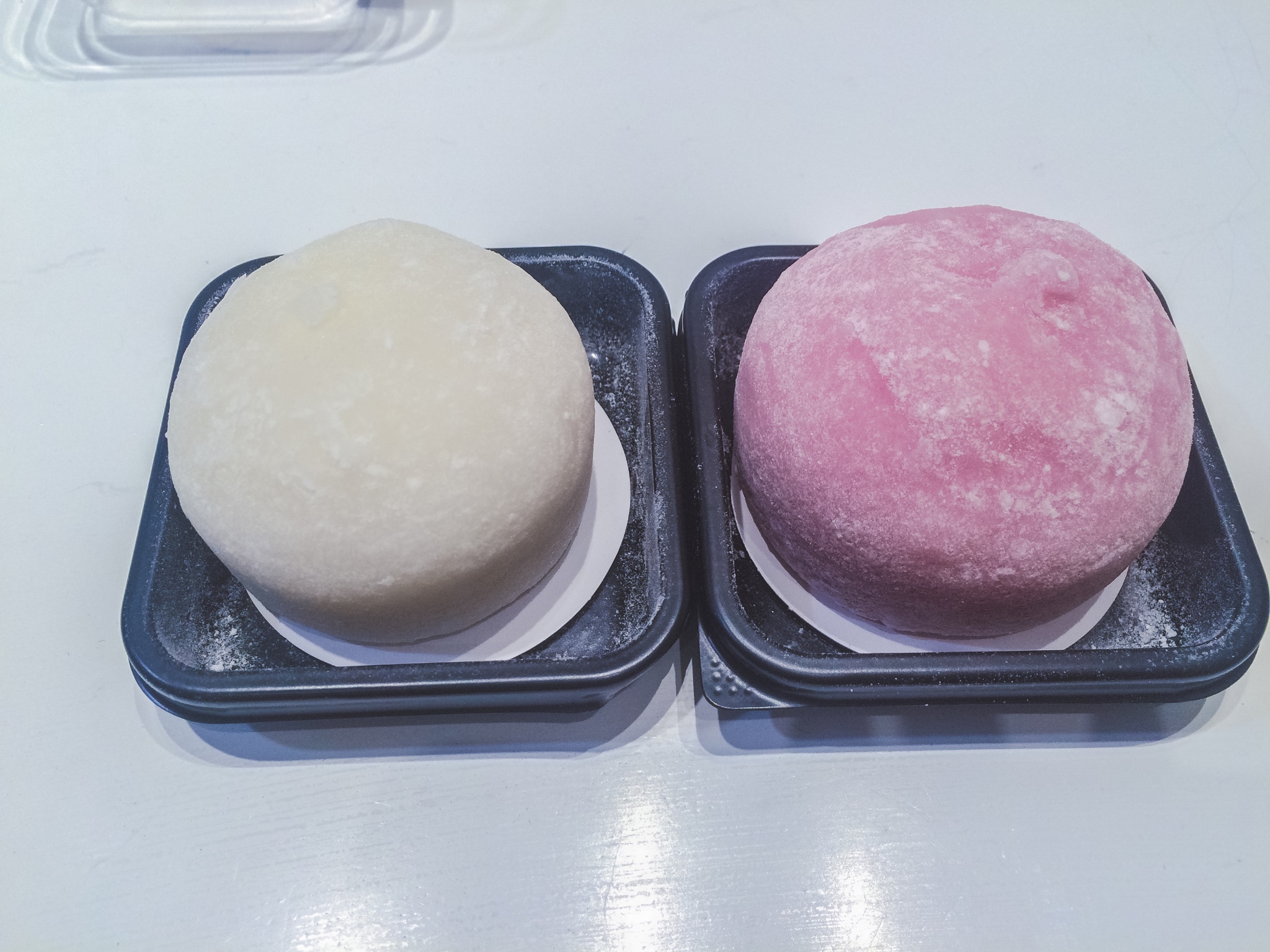 这个酸奶大福,在成都的地铁站买的.