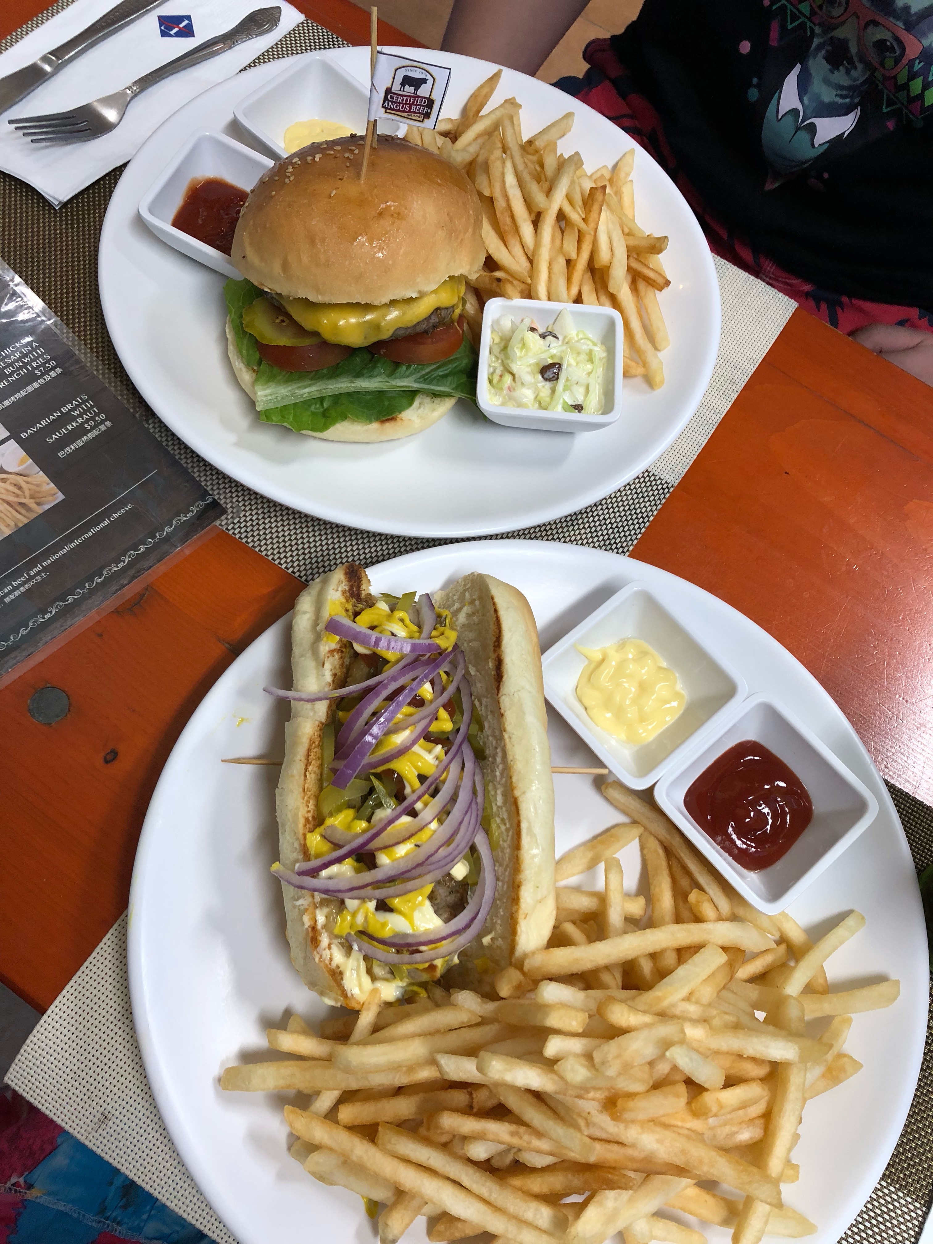 北马里亚纳群岛美食-Tasty Burgers and Ribs