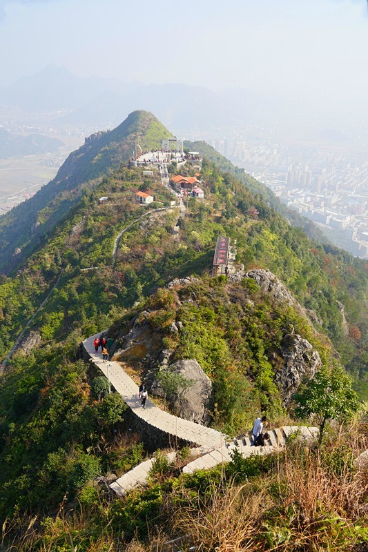 登乌牛东蒙山