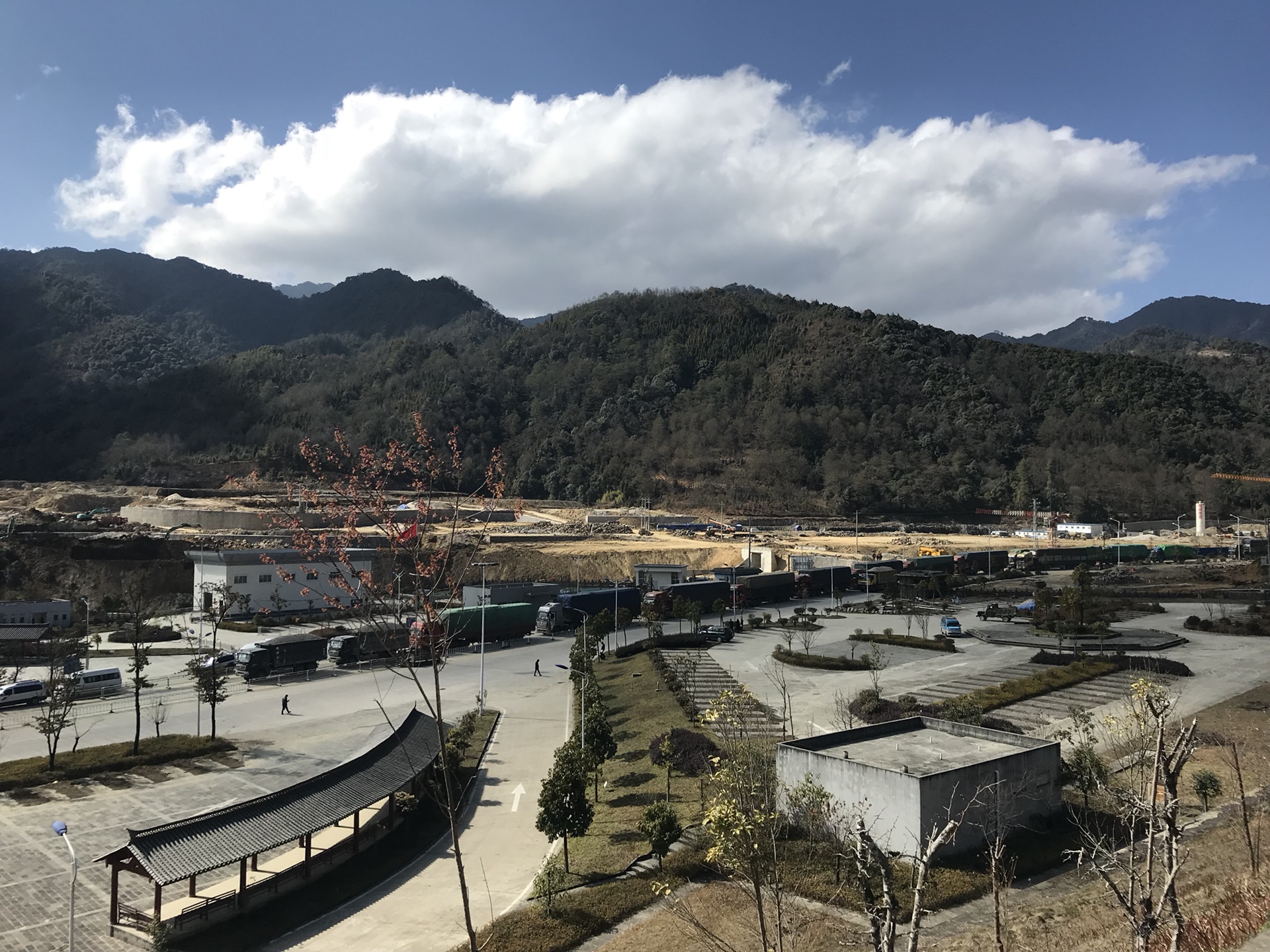 保山邦腊掌温泉-猴桥口岸中缅边境滇缅公路-和顺古镇夜景